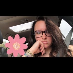 Meet your Posher, Hannah rose